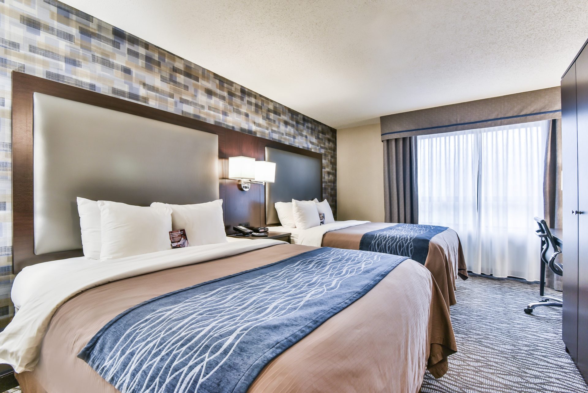 The Comfort Hotel Airport North King Bed