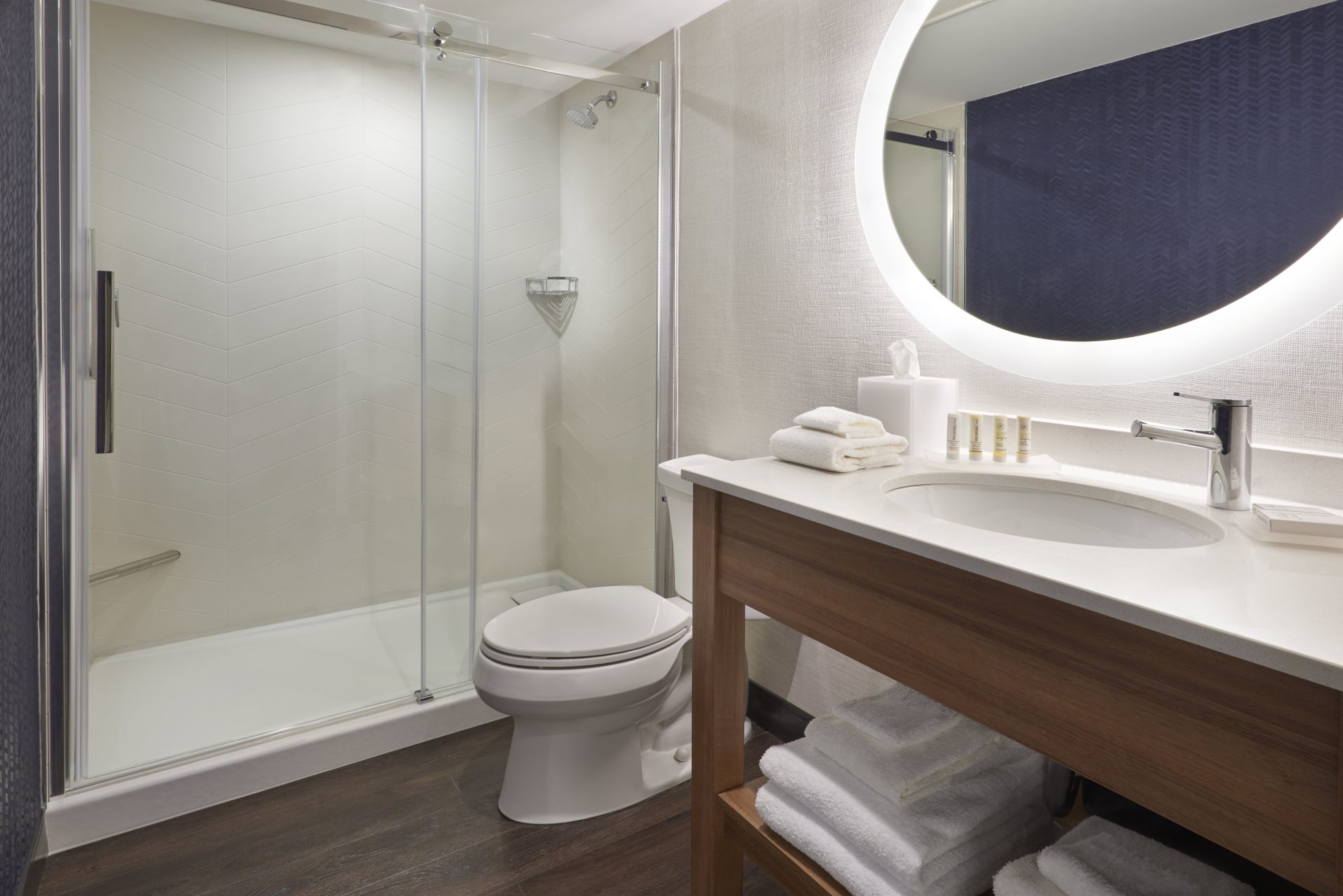 Fairfield Niagara Falls washroom ensuite