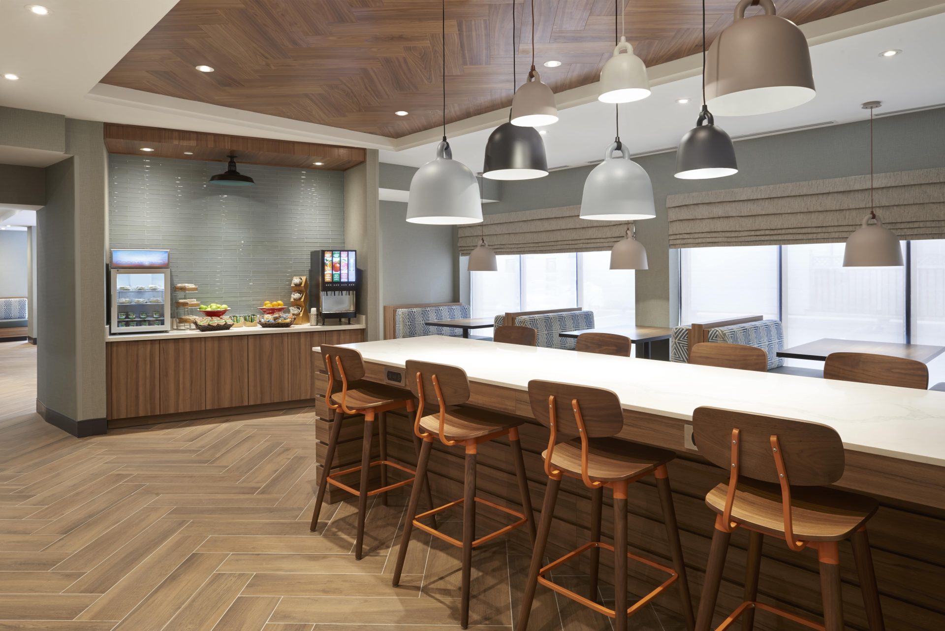 Fairfield Niagara Falls cafe with island for sitting