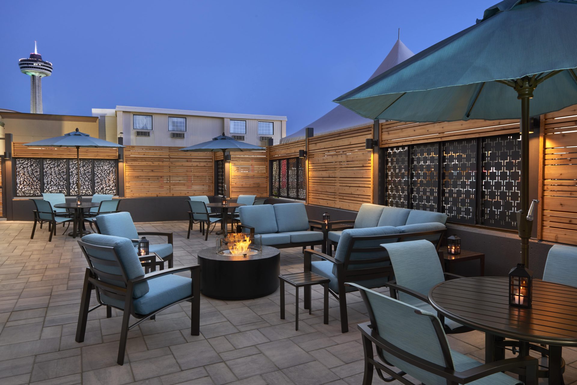 Fairfield Niagara Falls outdoor patio with fire