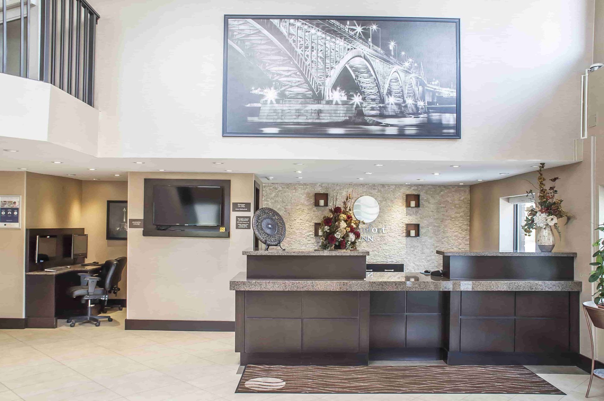 Comfort Inn Fort Erie Front desk