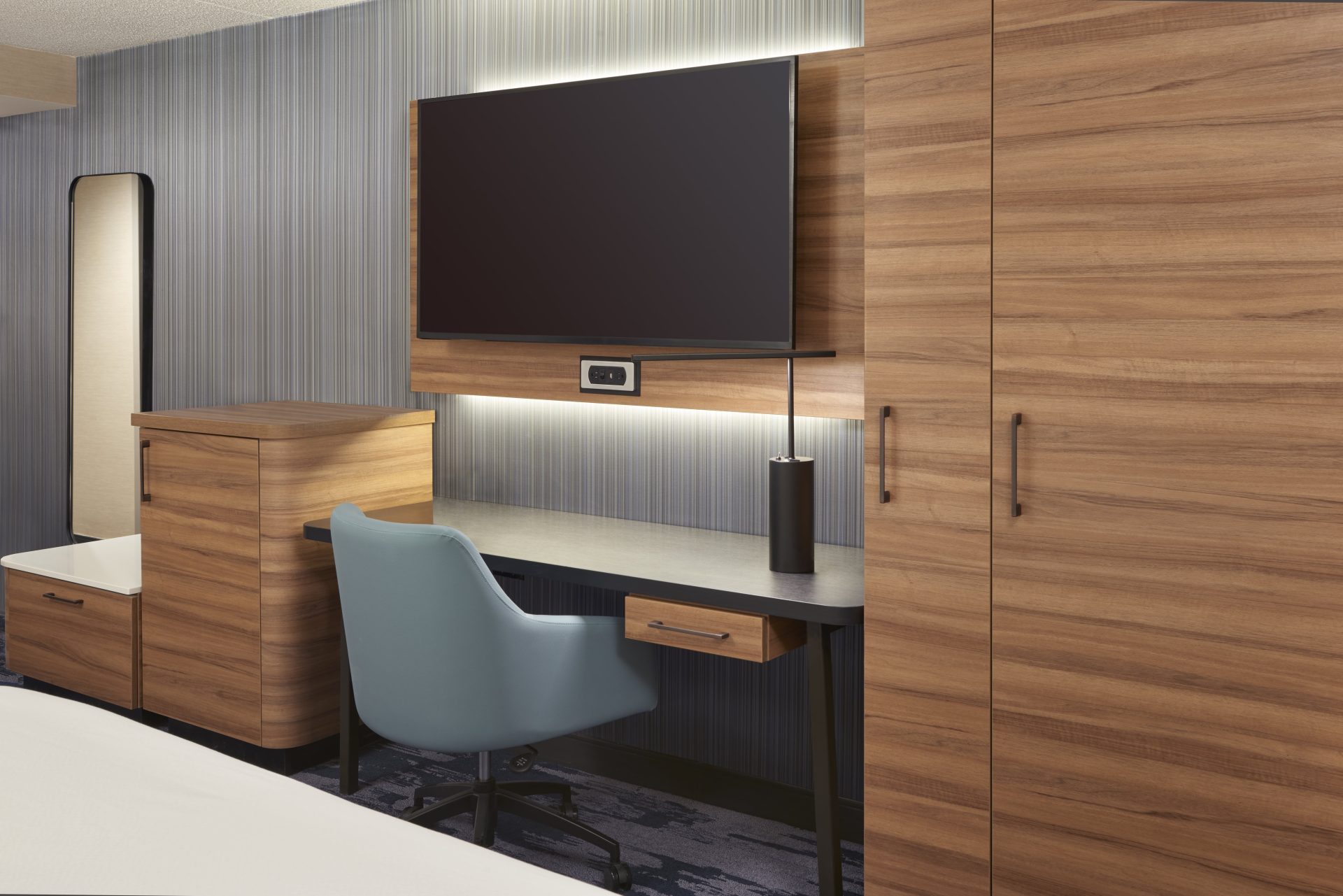 Fairfield Niagara Falls king bed suite with work station and tv