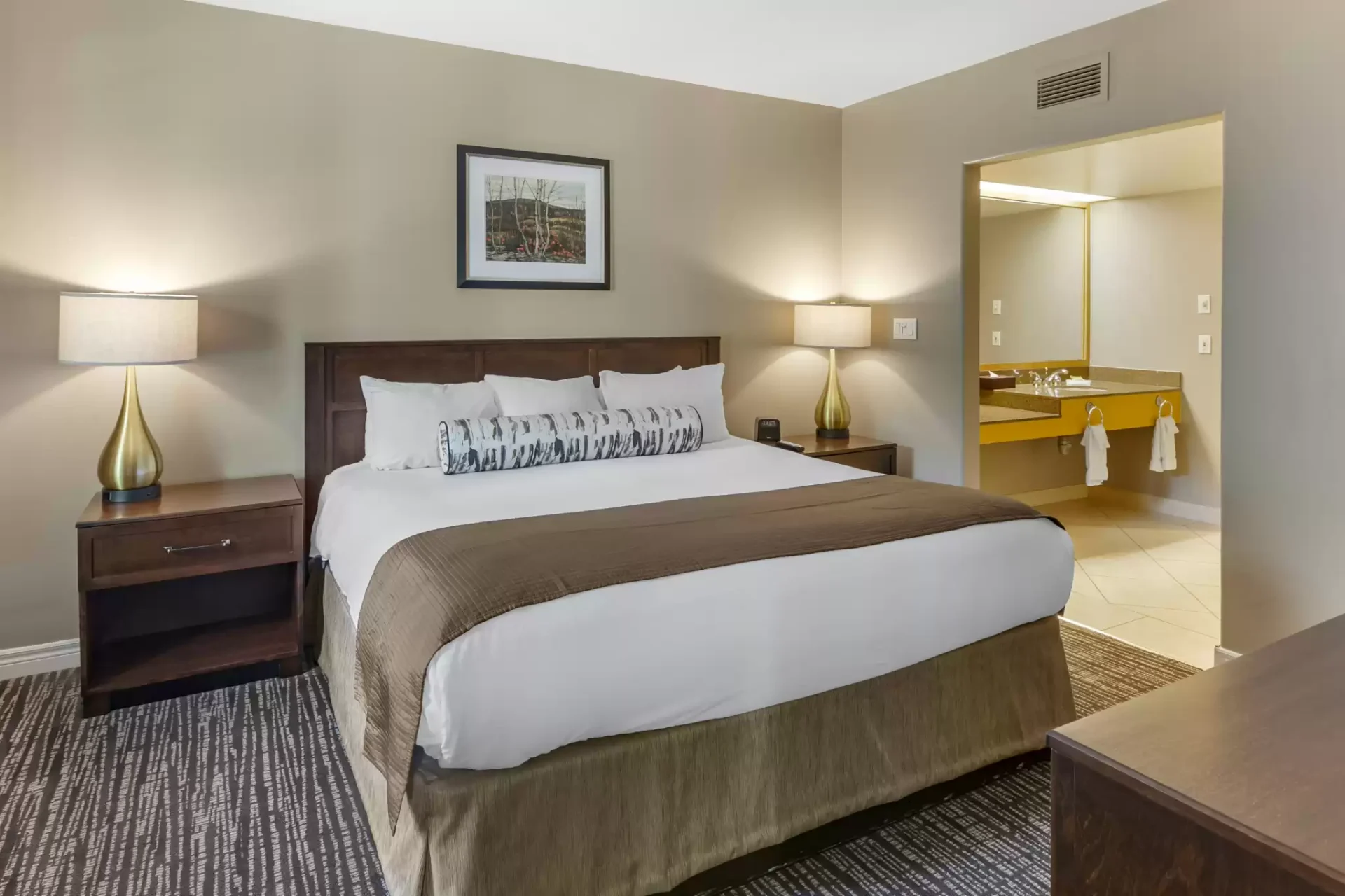 Carriage Ridge Resort One queen bed suite and washroom